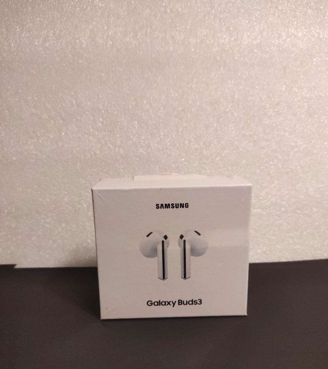 Samsung Galaxy Buds3 True Wireless Bluetooth Earbuds – White with Charging Case
